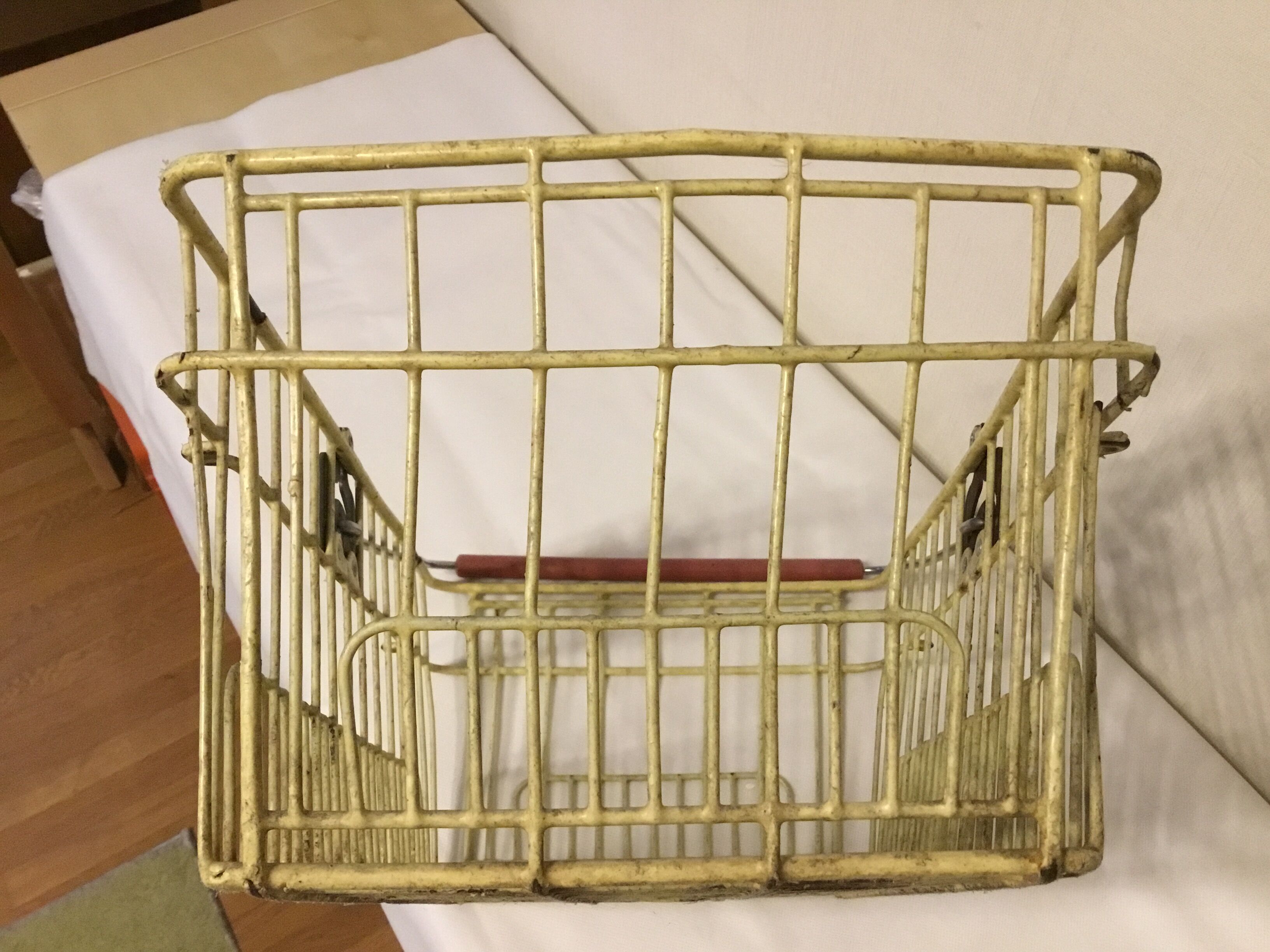 Vintage racing basket