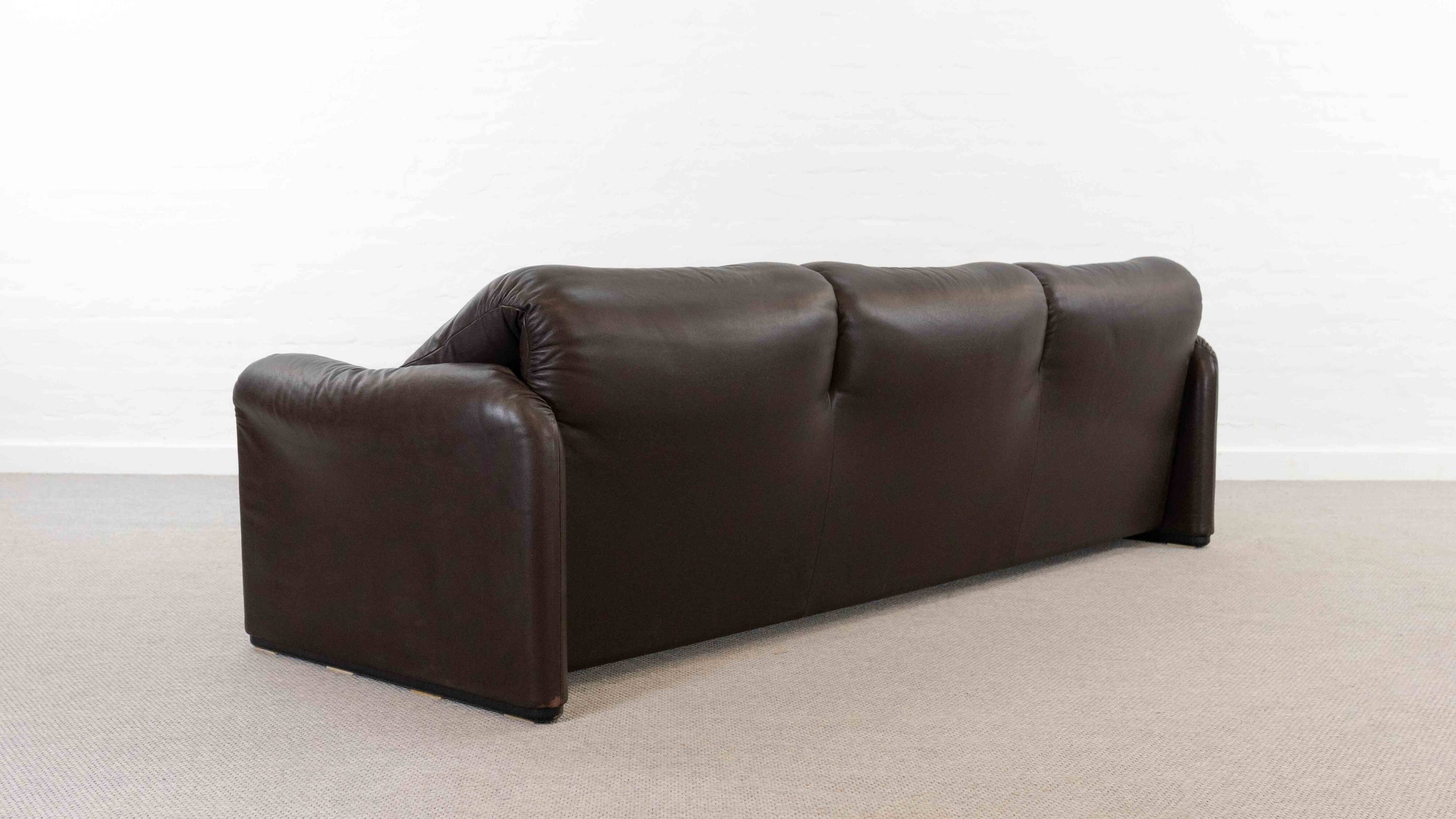 Cassina Maralunga 3seat-Sofa in darkbrown leather by Vico Magistretti