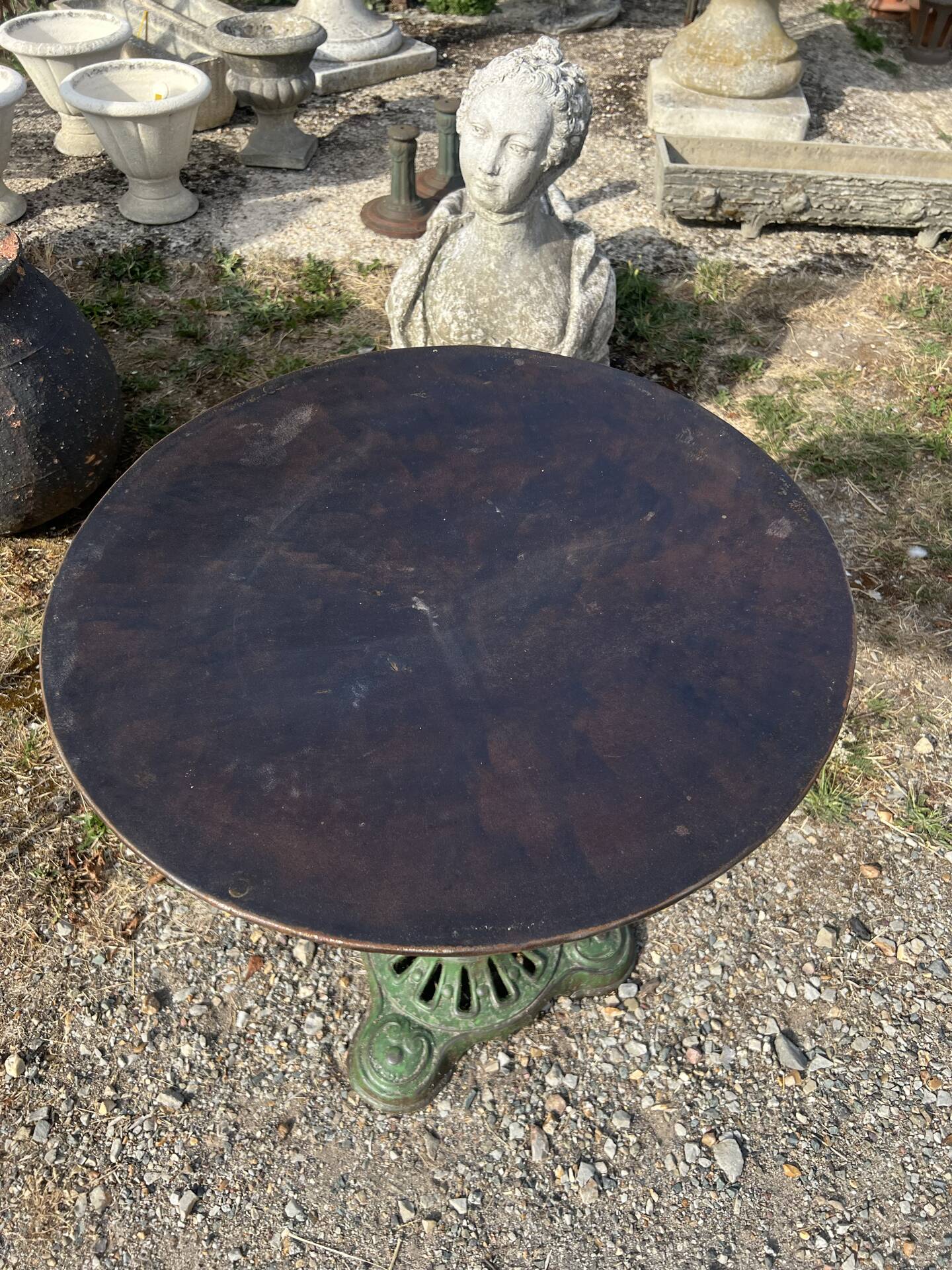 Garden table with a cast iron base