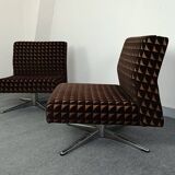 Paire de chauffeuses en tissu et acier chromé, années 60