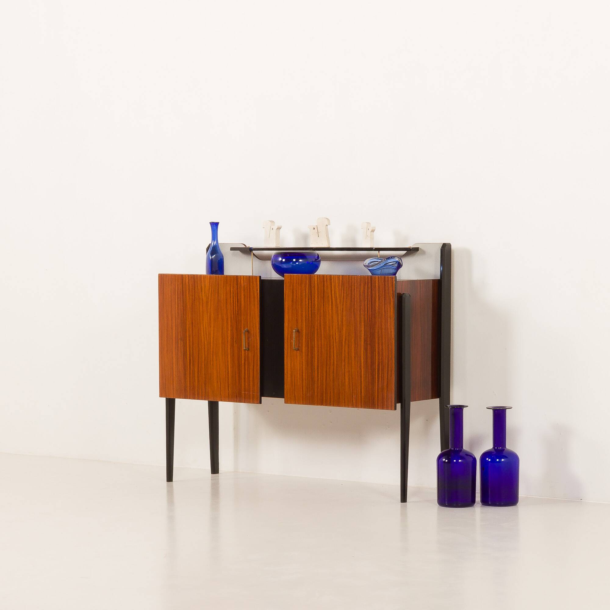 Italian vintage credenza in the style of Vittorio Dassi, 1950s
