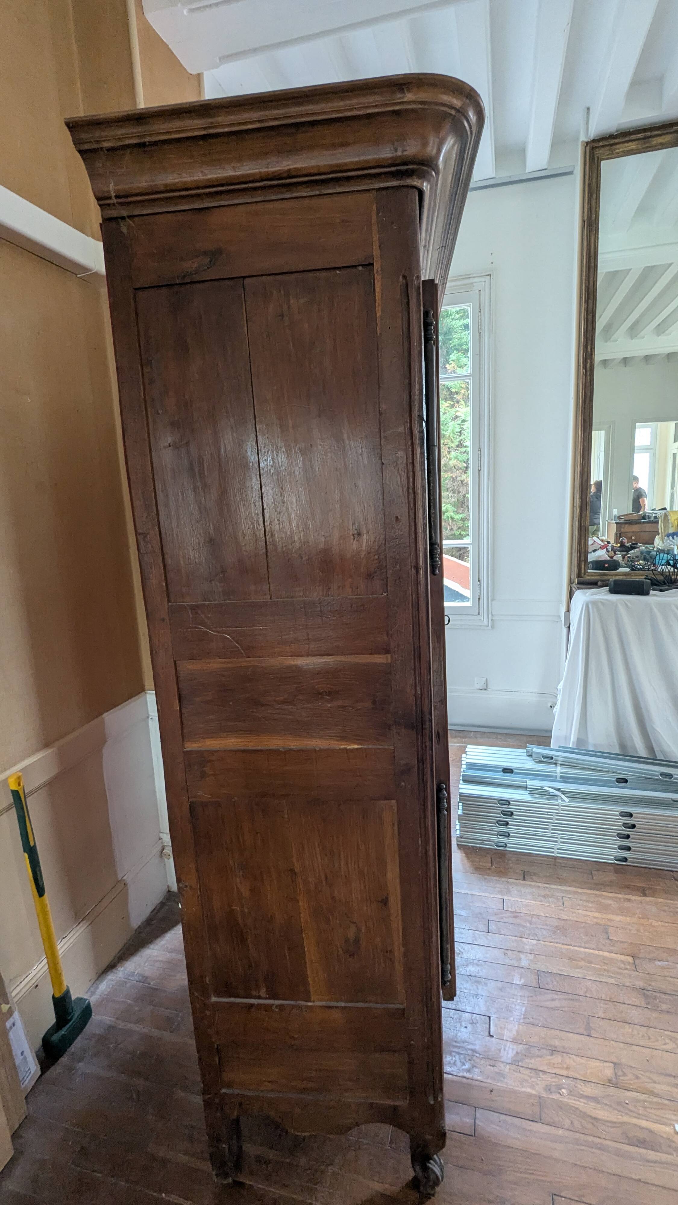 Armoire époque style Louis XV -Louis XVI en noyer
