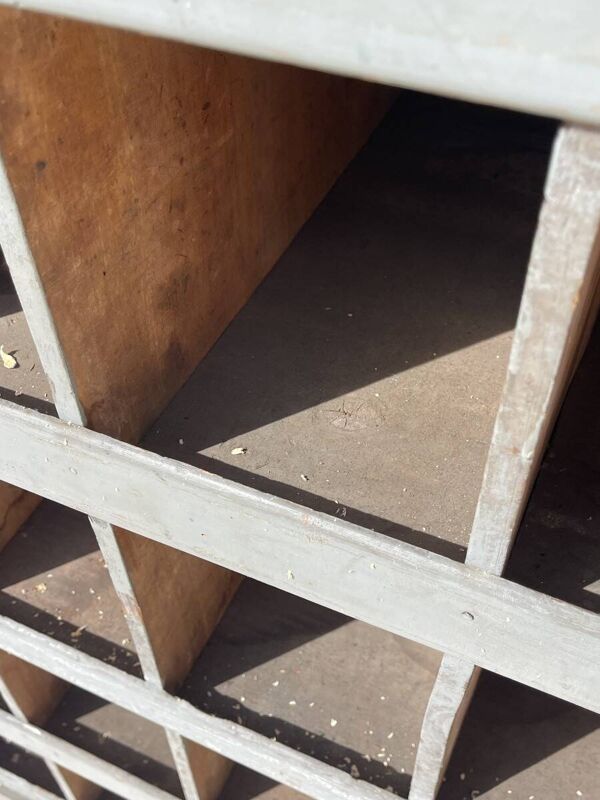 Meuble de métier à casiers / meuble d’atelier