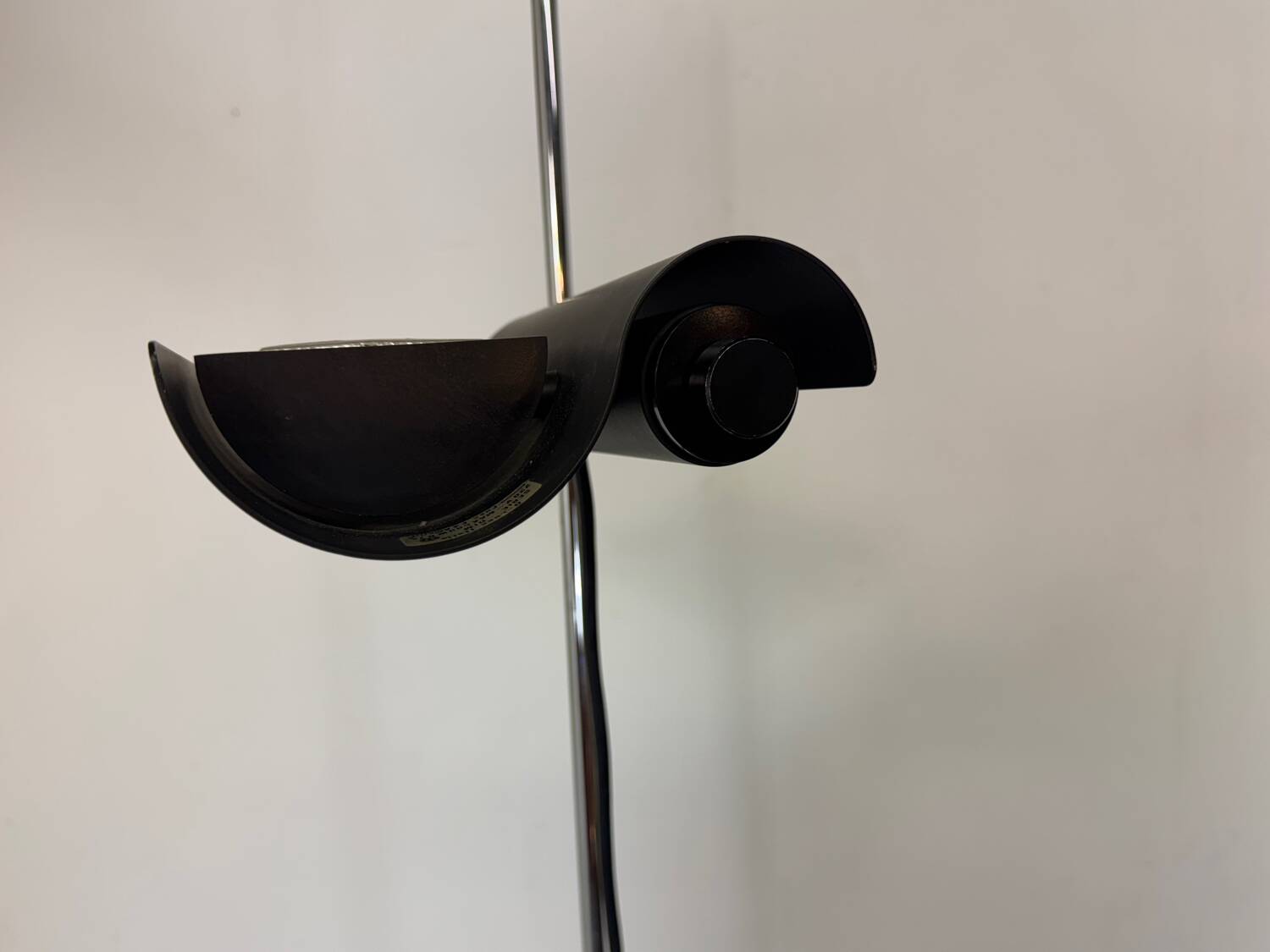 Italian Design Architonic Oluce DIM 333 floor lamp by Vico Magistretti