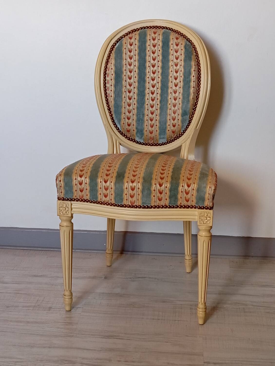 Chaise style Louis XVI