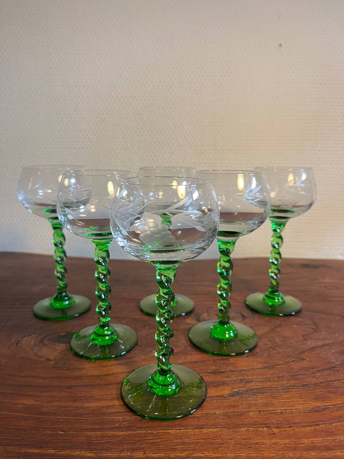 Alsace Bas-Rhin wine glass with turned and chiseled glass base