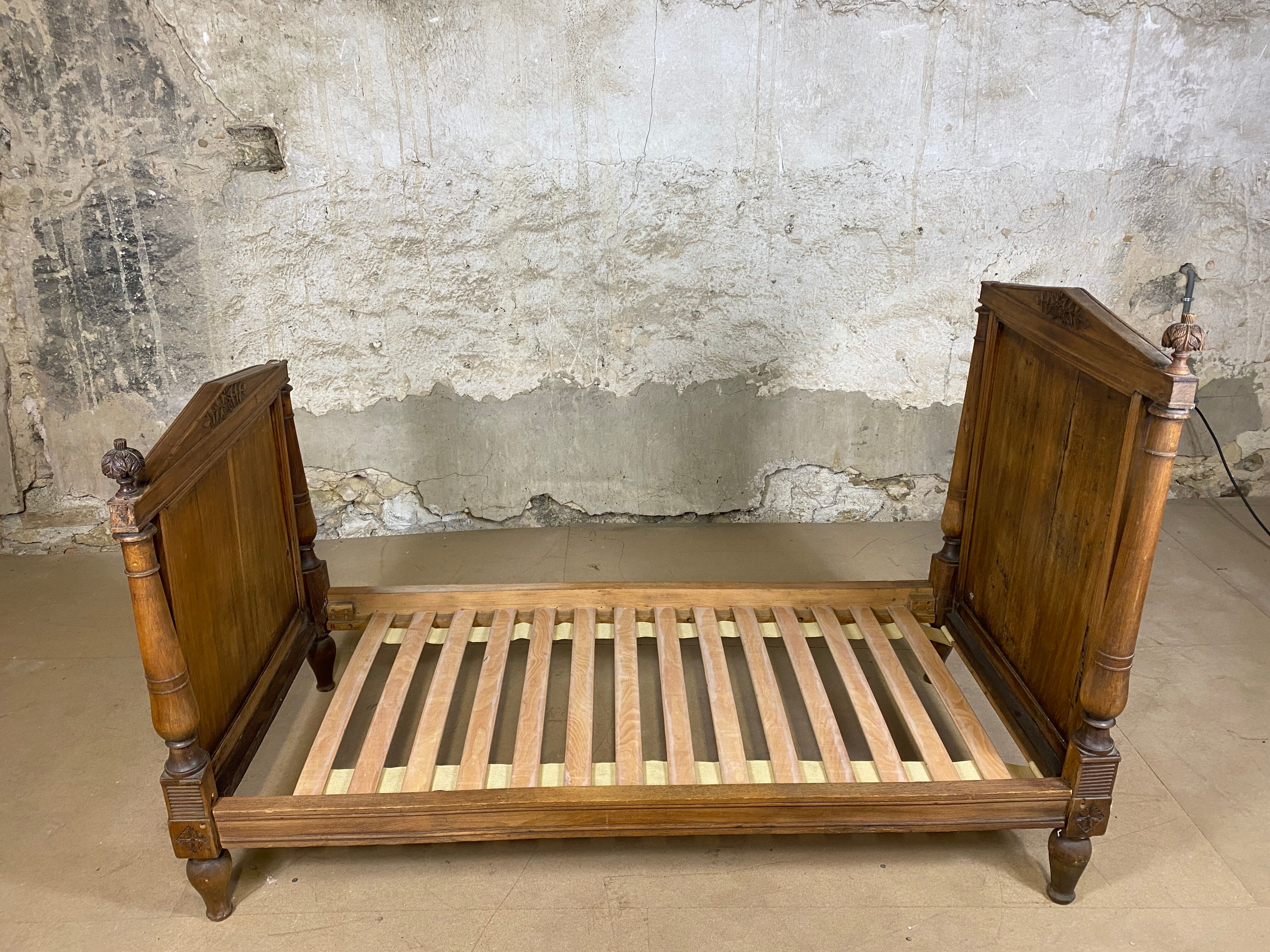 Directoire bench bed