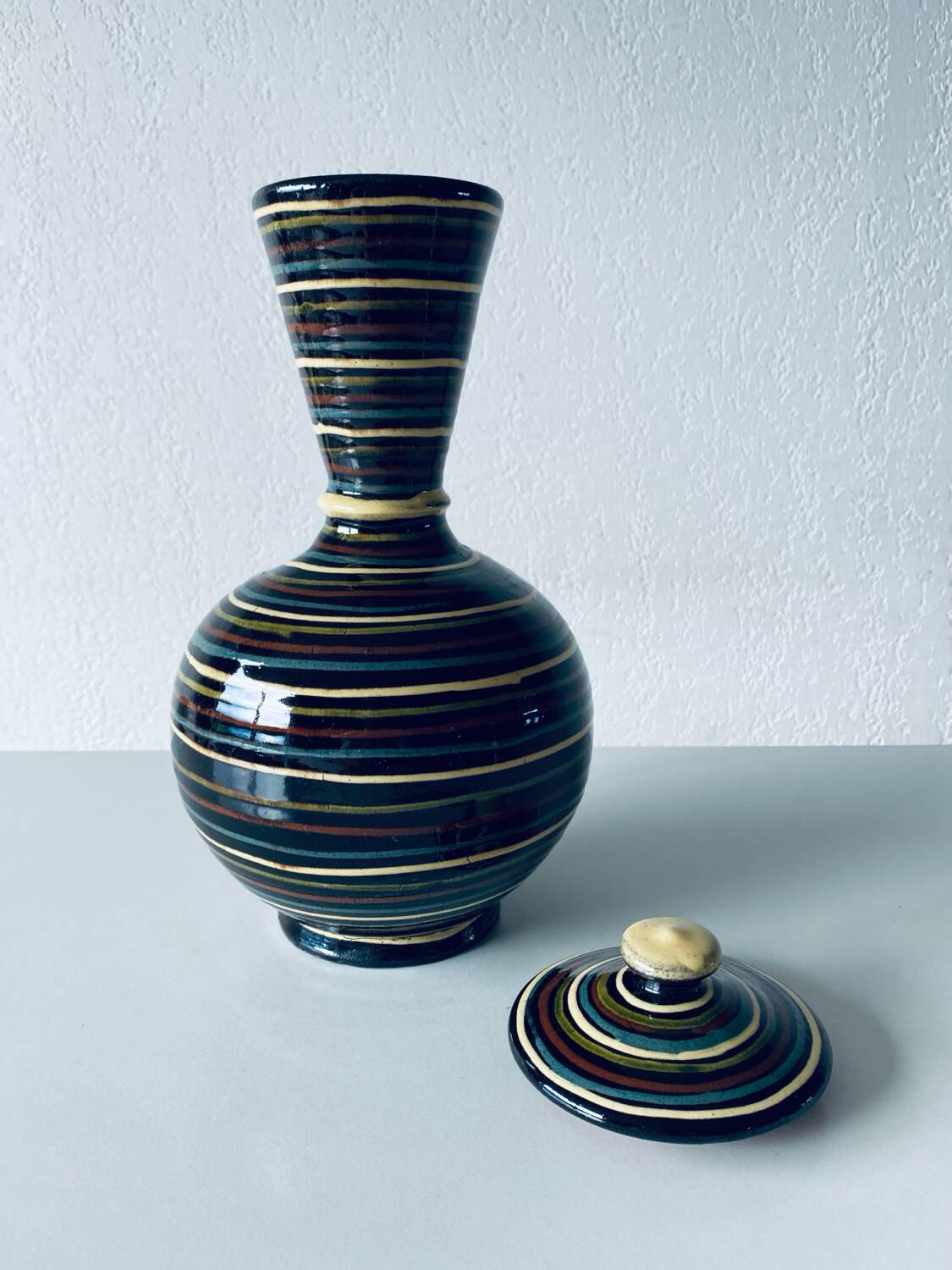 Glazed earthenware pottery