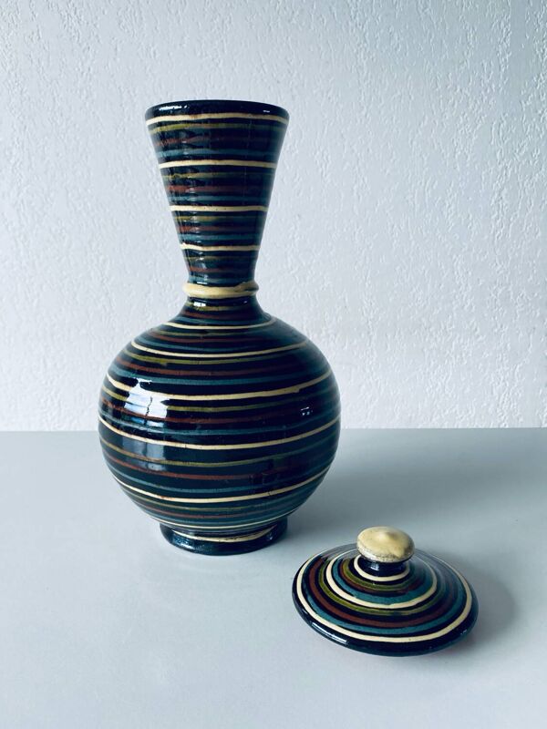 Poterie en terre cuite vernissée