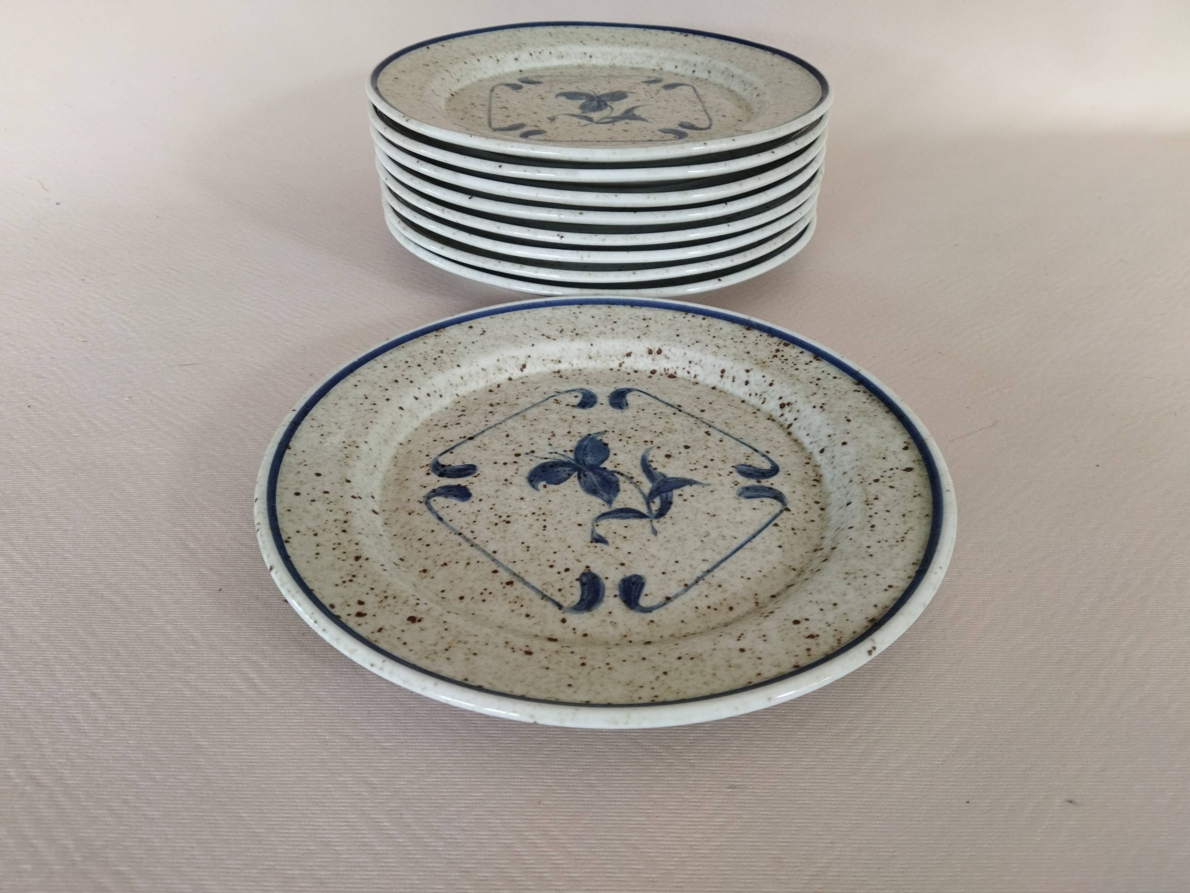 9 assiettes à dessert en porcelaine de Sologne