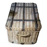 Malle de voyage ancienne en osier, acier et bois