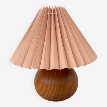 Lampe boule bois  1980 abat jour plissé couleur peau / luminaire de chevet vintage