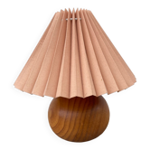 Lampe boule bois  1980 abat jour plissé couleur peau / luminaire de chevet vintage