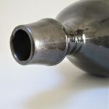 Vase bouteille grès émaillé noir par Roland Zobel