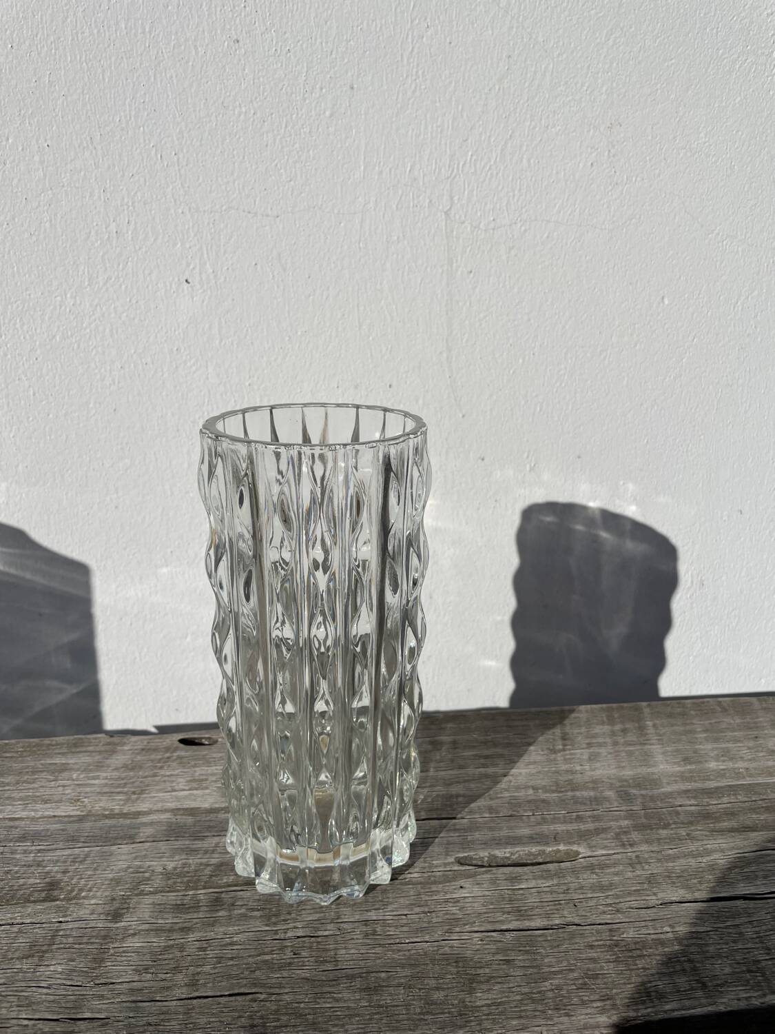 Vase en verre épais transparent