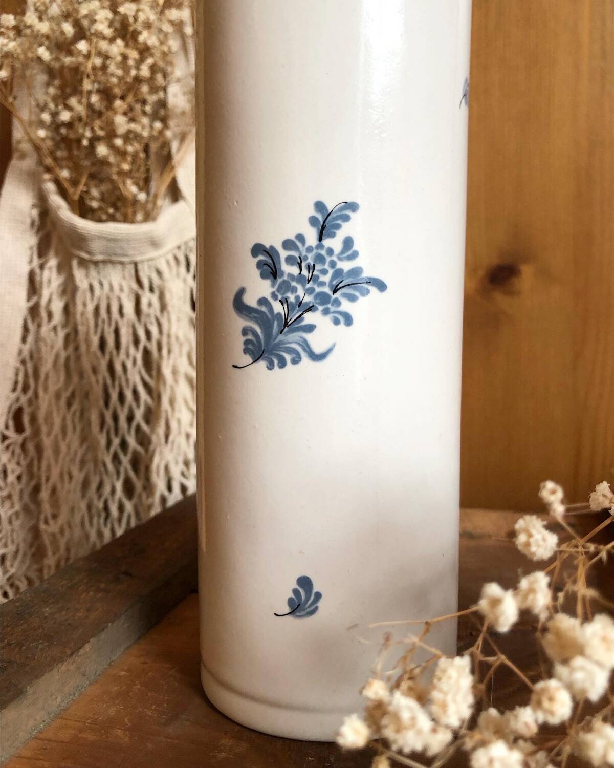 Bouteille en grès peinte