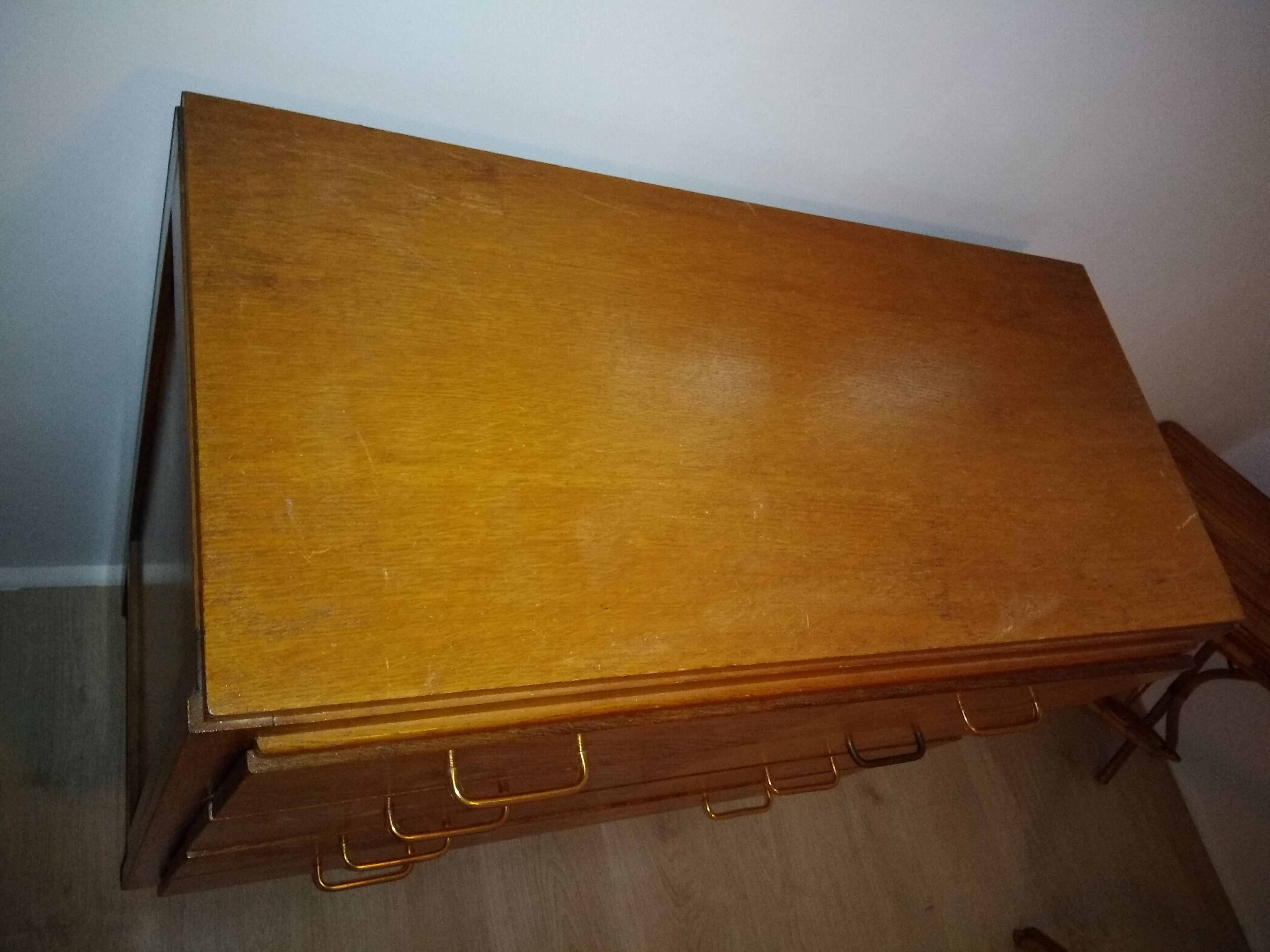 Dresser Scandinavian foot compass