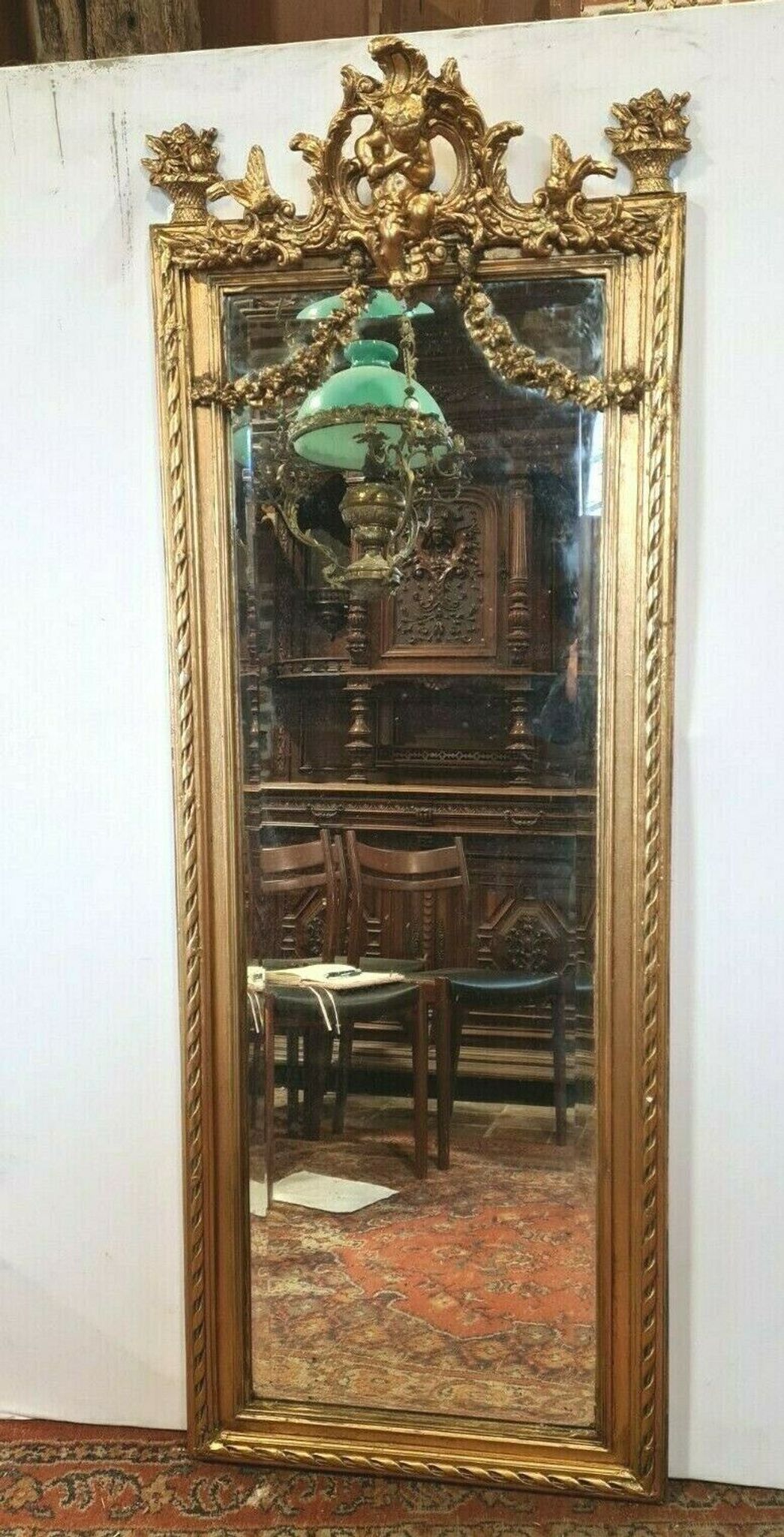 Miroir avec un ange en bois doré et stuc 166x61cm