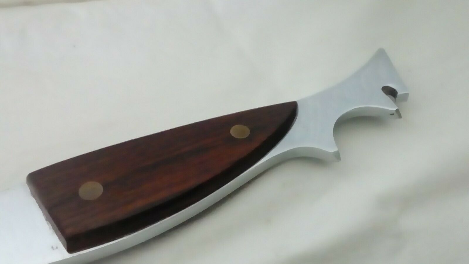 Decapsuleur en chrome et bois en forme de poisson esturgeon