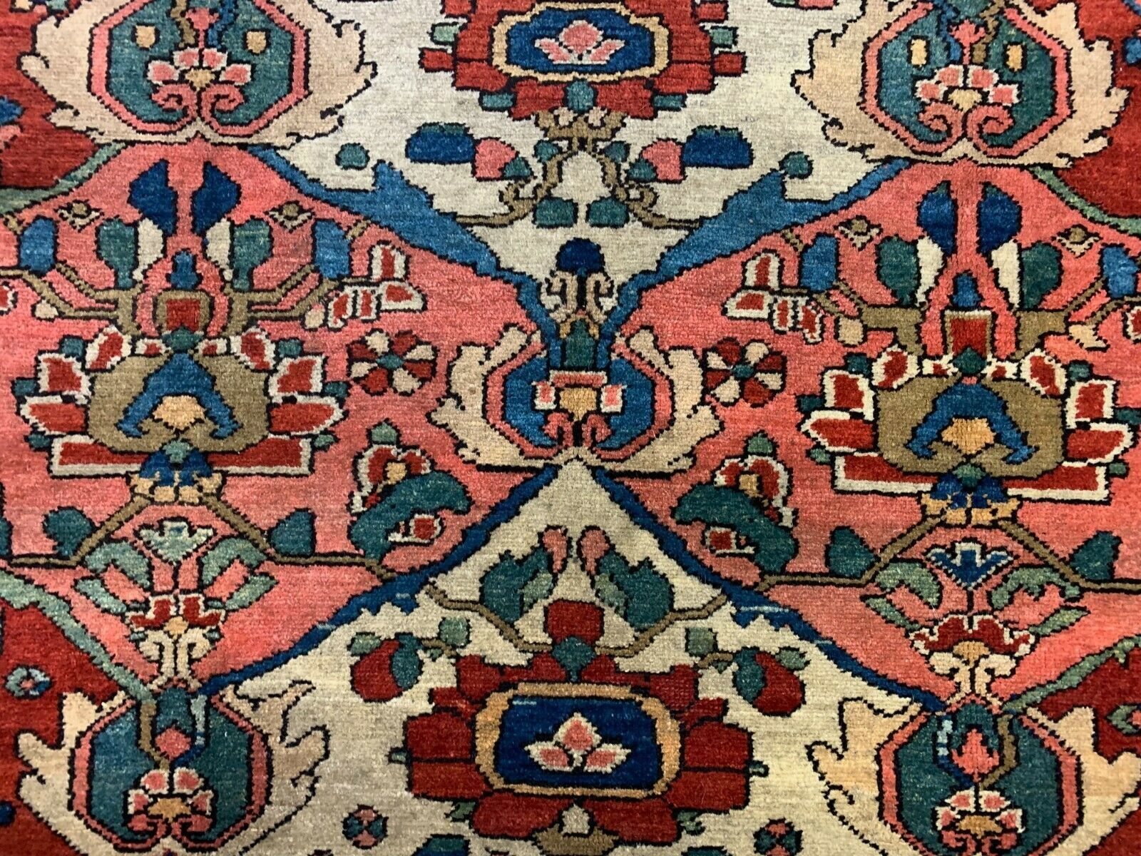 Antique Bakhtiari rug 192x151 cm