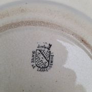 Opaque porcelain plate of Sarreguemines pattern vase of flowers diam 22 cm