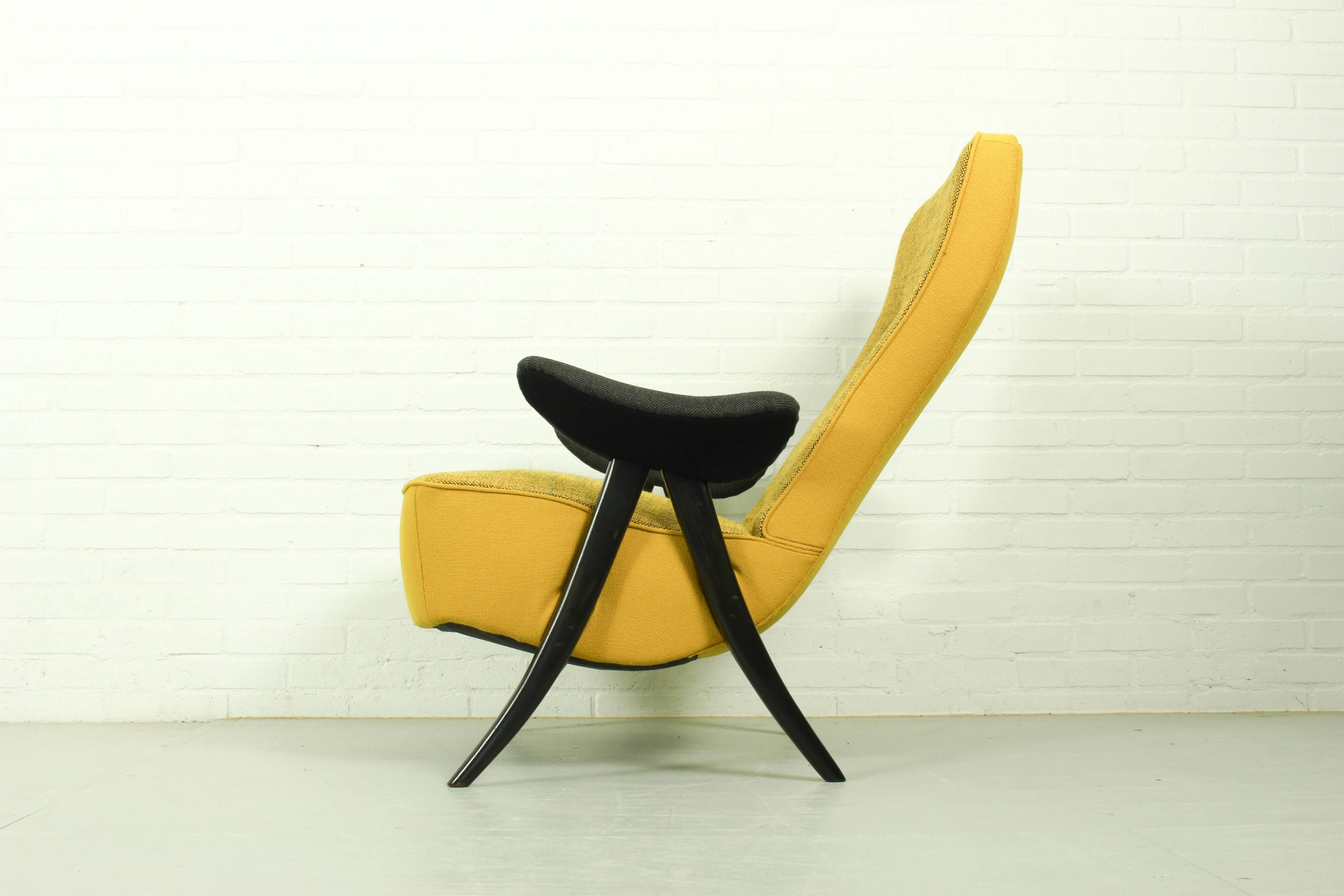 Theo Ruth pour les chaises Artifort Modèle 107 et 137 en Hallingdal Kvadrat.
