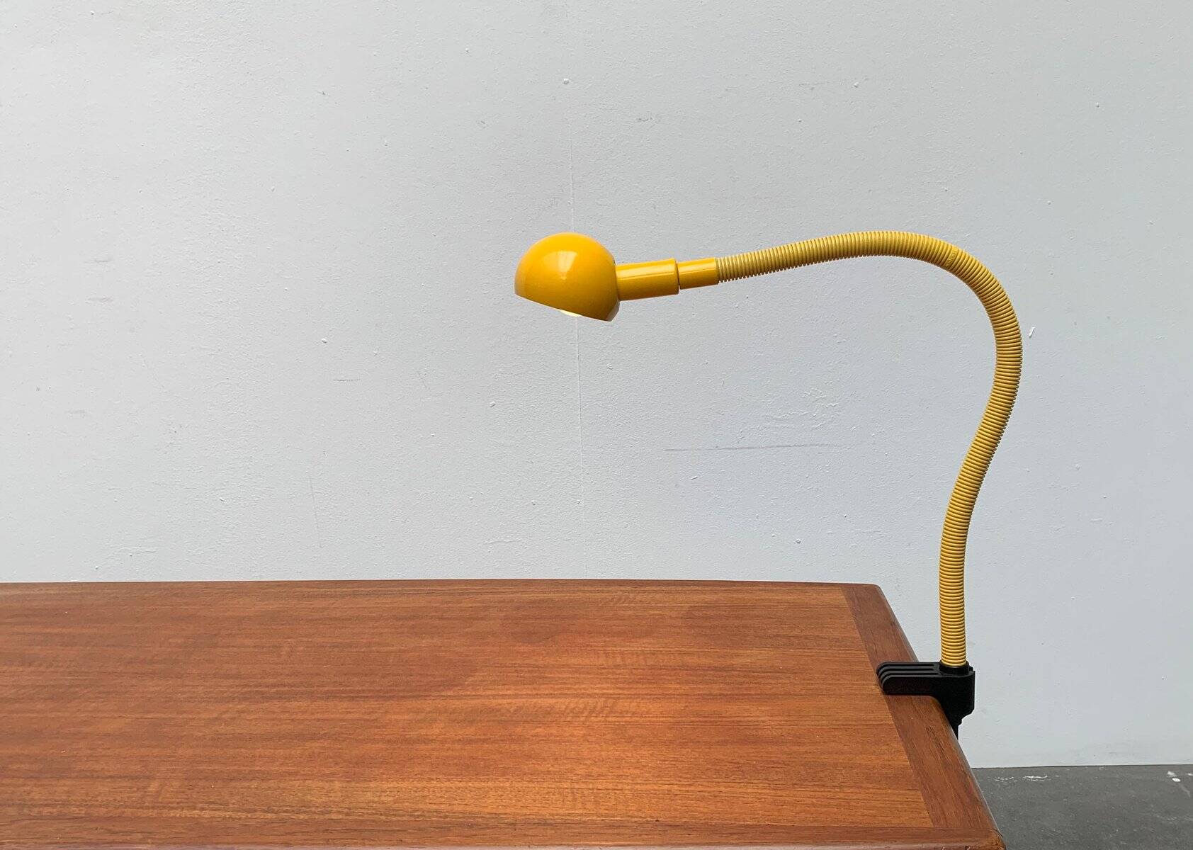 Vintage Italian space age table lamp Hebi by Isao Hosoe for Valenti Luce.