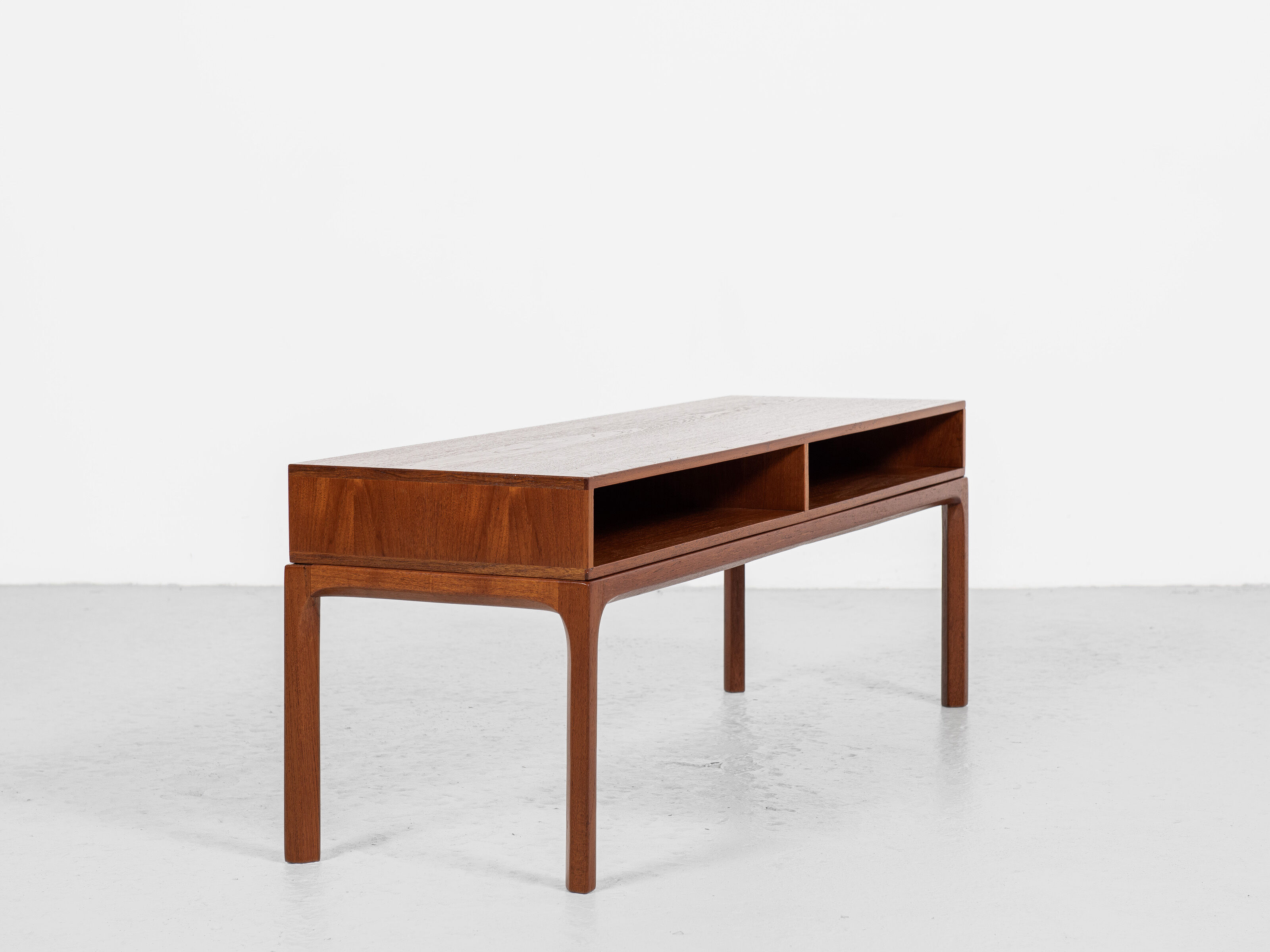 Console danoise du milieu du siècle en teck par Aksel Kjersgaard années 1960