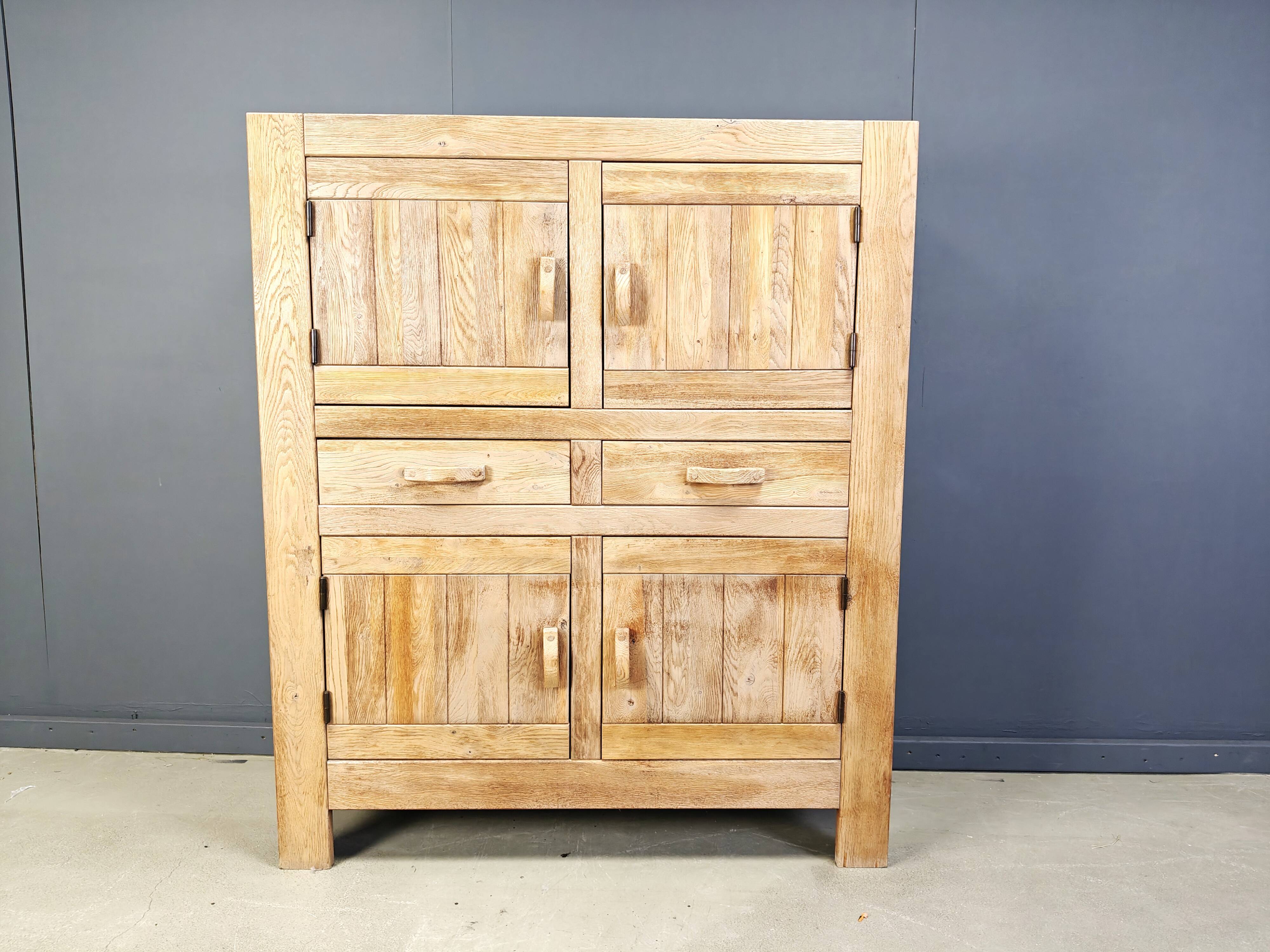 Armoire rustique en chêne massif, années 1970