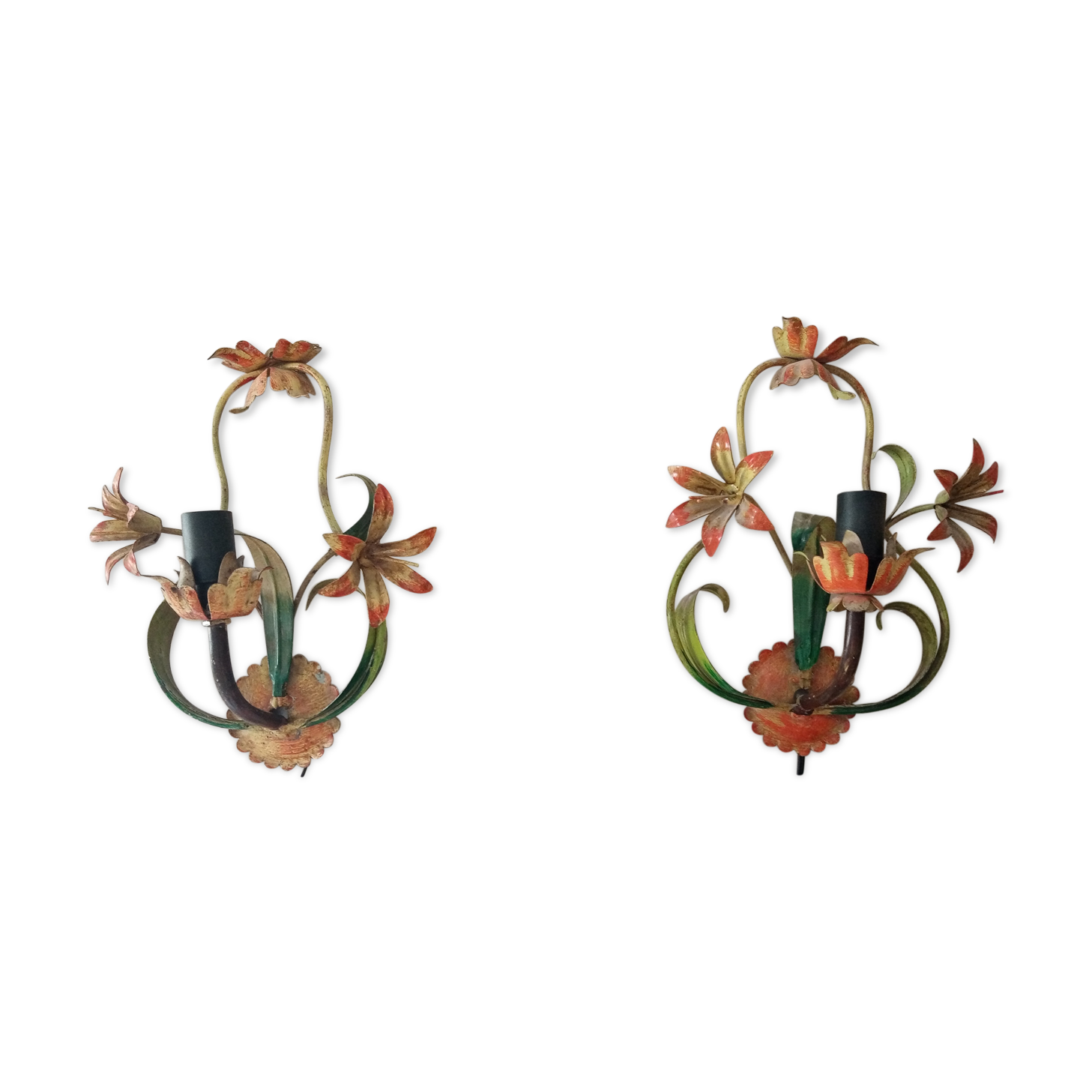 Pair to sconces metal floral decoration