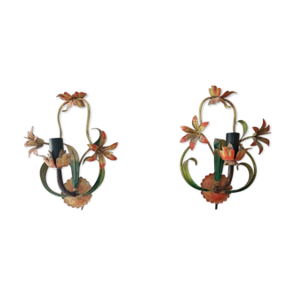 Paire d'appliques en métal décor floral