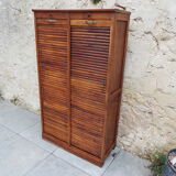 Double curtain cabinet