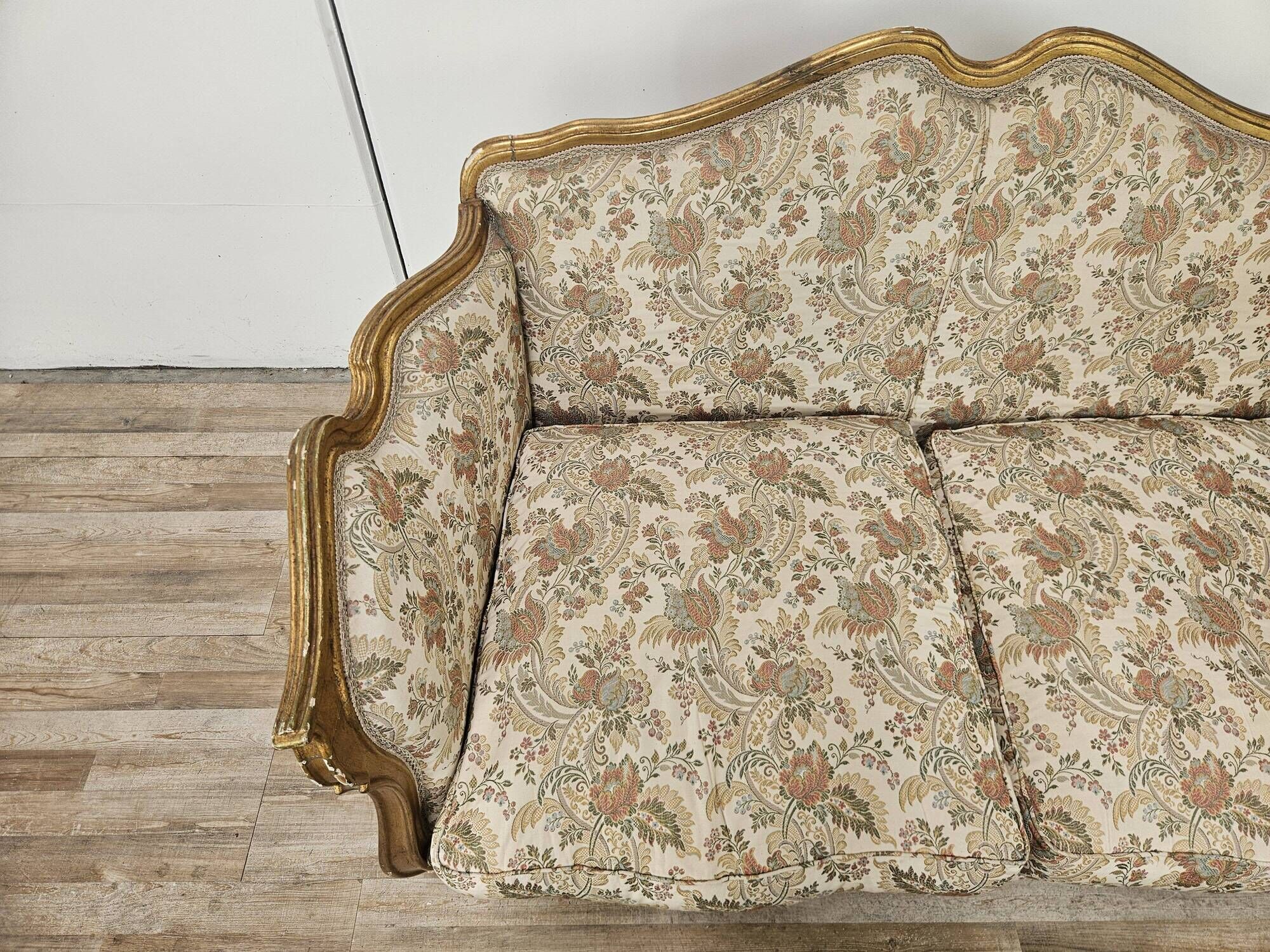20th Century Italian Baroque Style Sofa in Carved and Gilded Wood