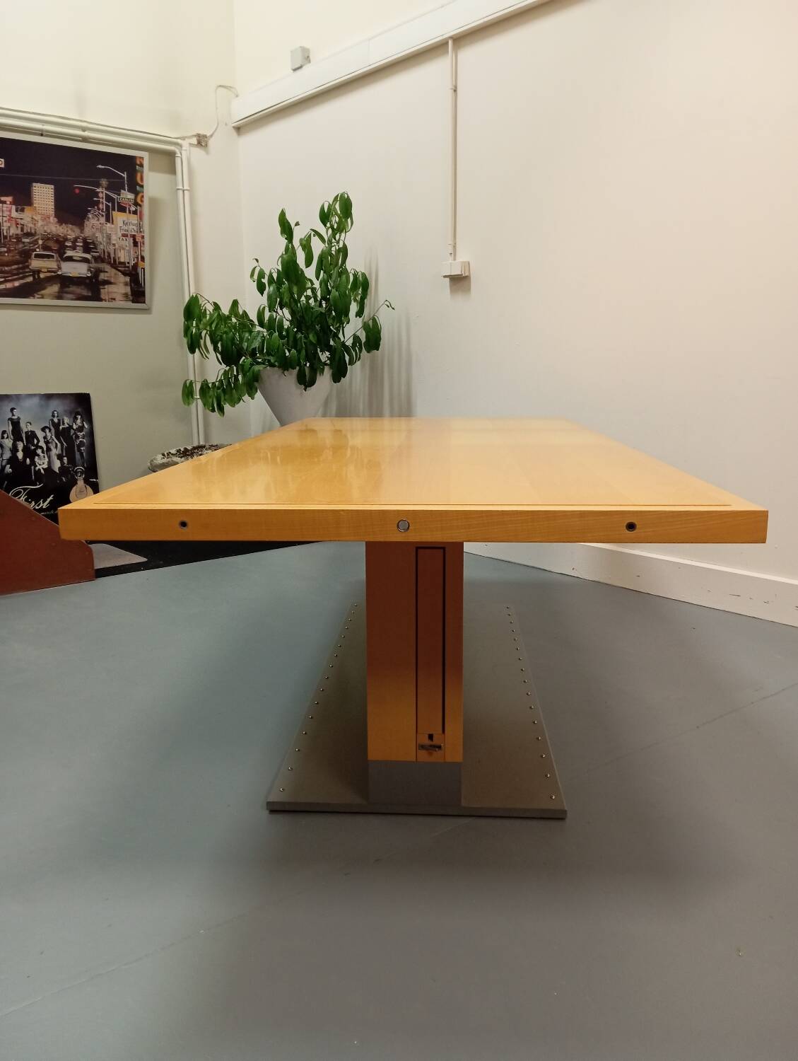 Large Chi Wing Lo designer table for Giorgetti Italy