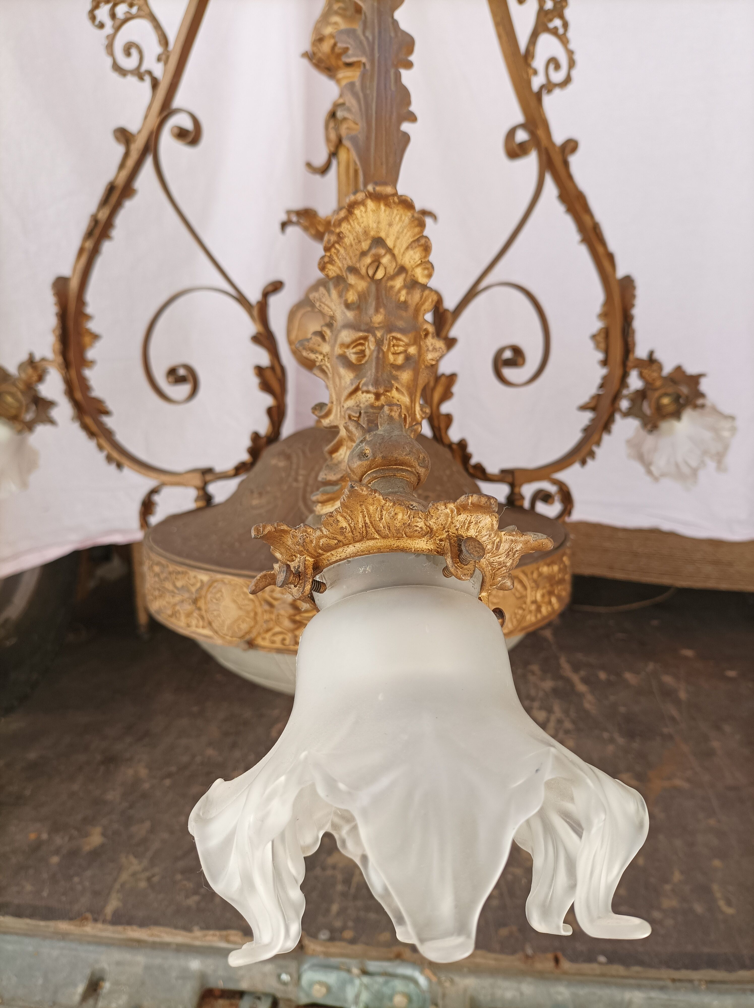 Suspension in brass and bronze Renaissance style