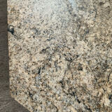 Grande tabe basse vintage minimaliste en granit
