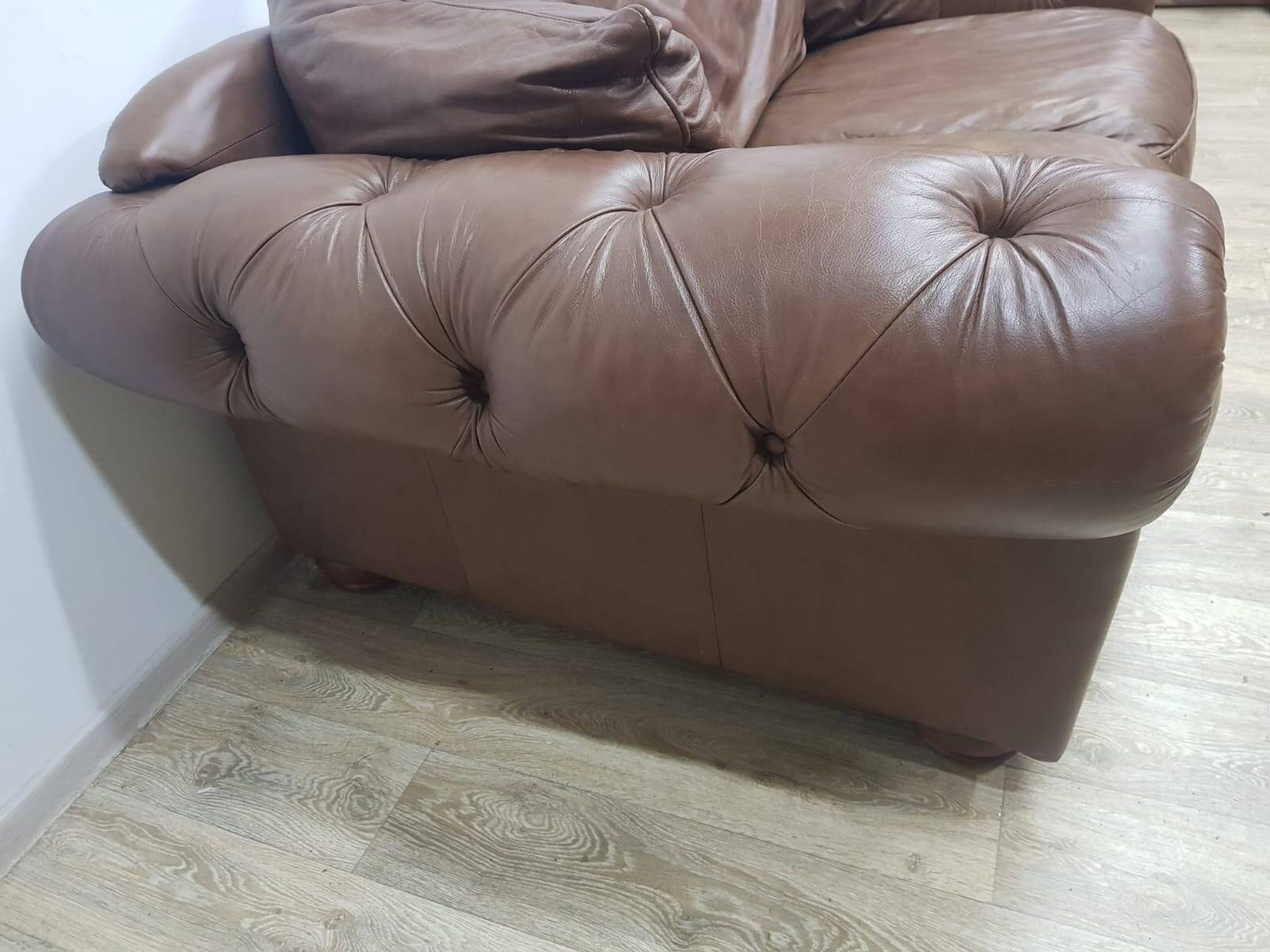 Mid-Century, Chesterfield sofa, natural leather
