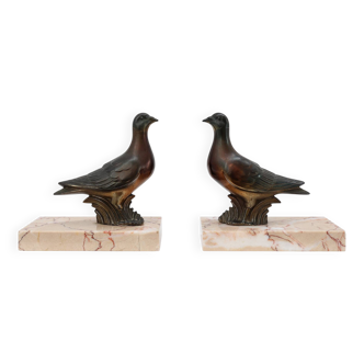 Paire de serre-livres Art Déco en marbre et bronze « Colombe », France, années 1930