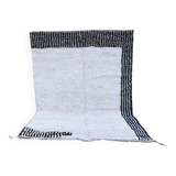Traditional black and white handcrafted Moroccan rug, size 160 x 240 cm