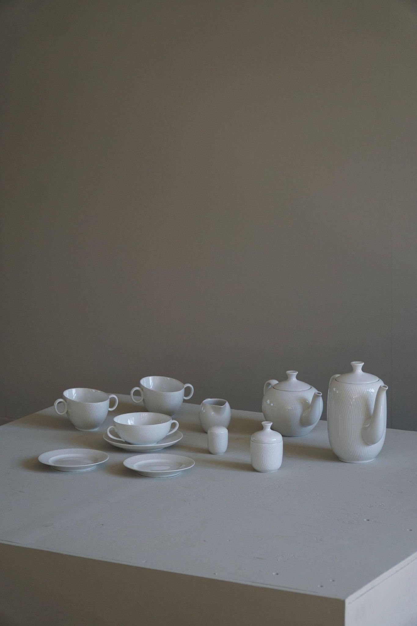 Axel Salto, porcelain service set by Royal Copenhagen, mid-century, 1956