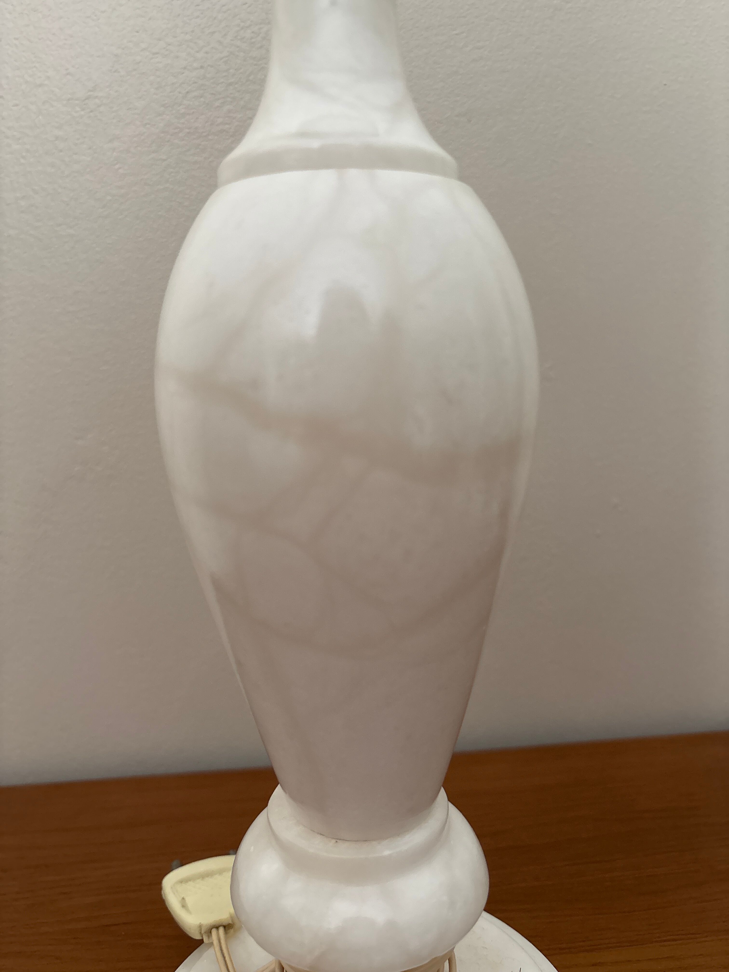 Pied de lampe en véritable albâtre