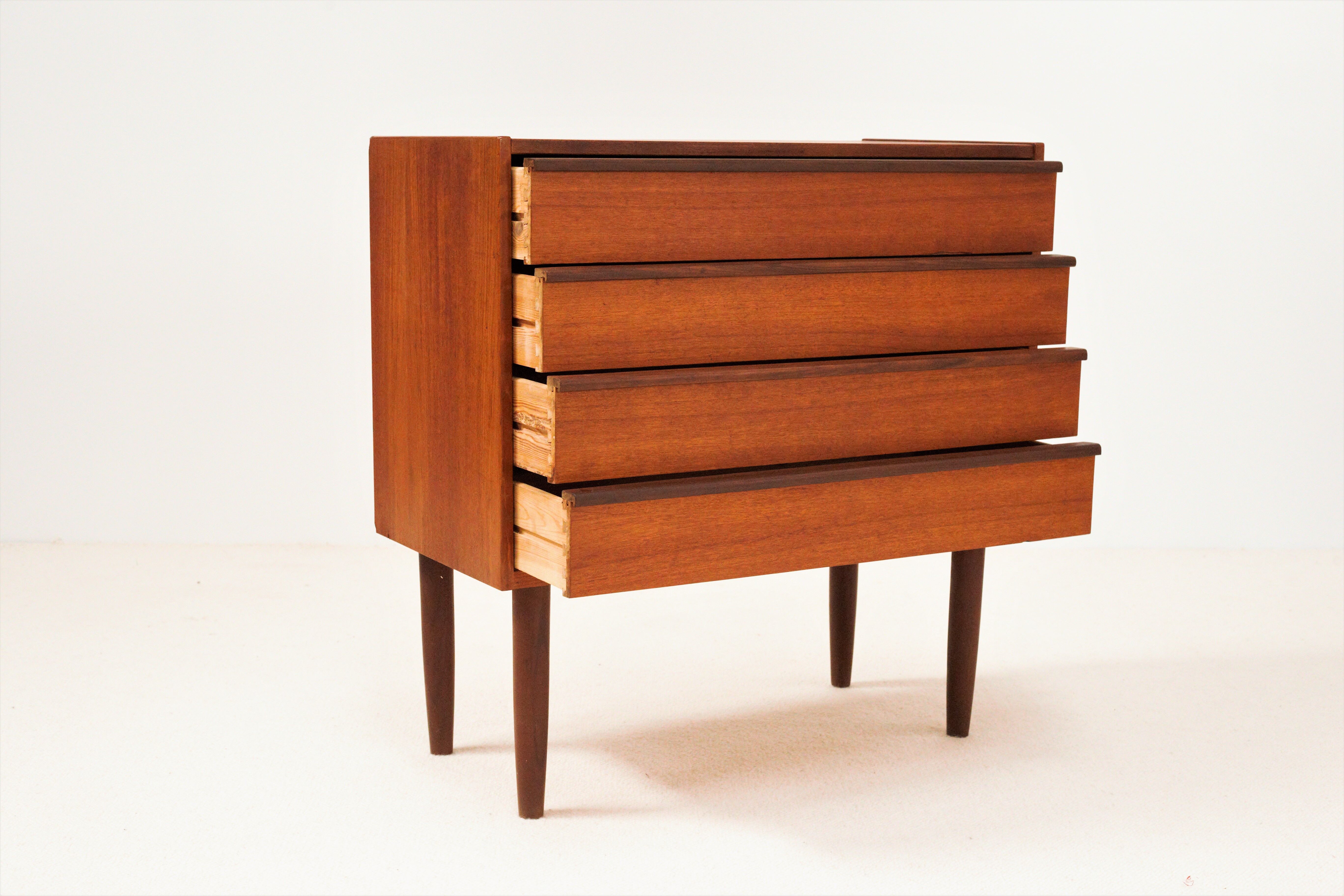 Dresser 4 drawers mid-century