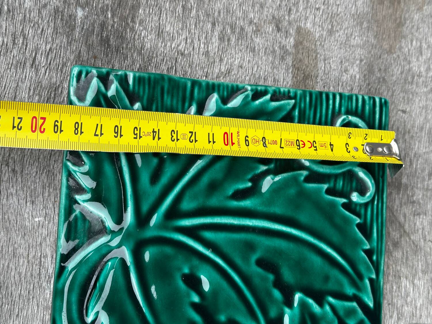 Green Ceramic Trivet with Leaf Decoration - Art Deco Period 1