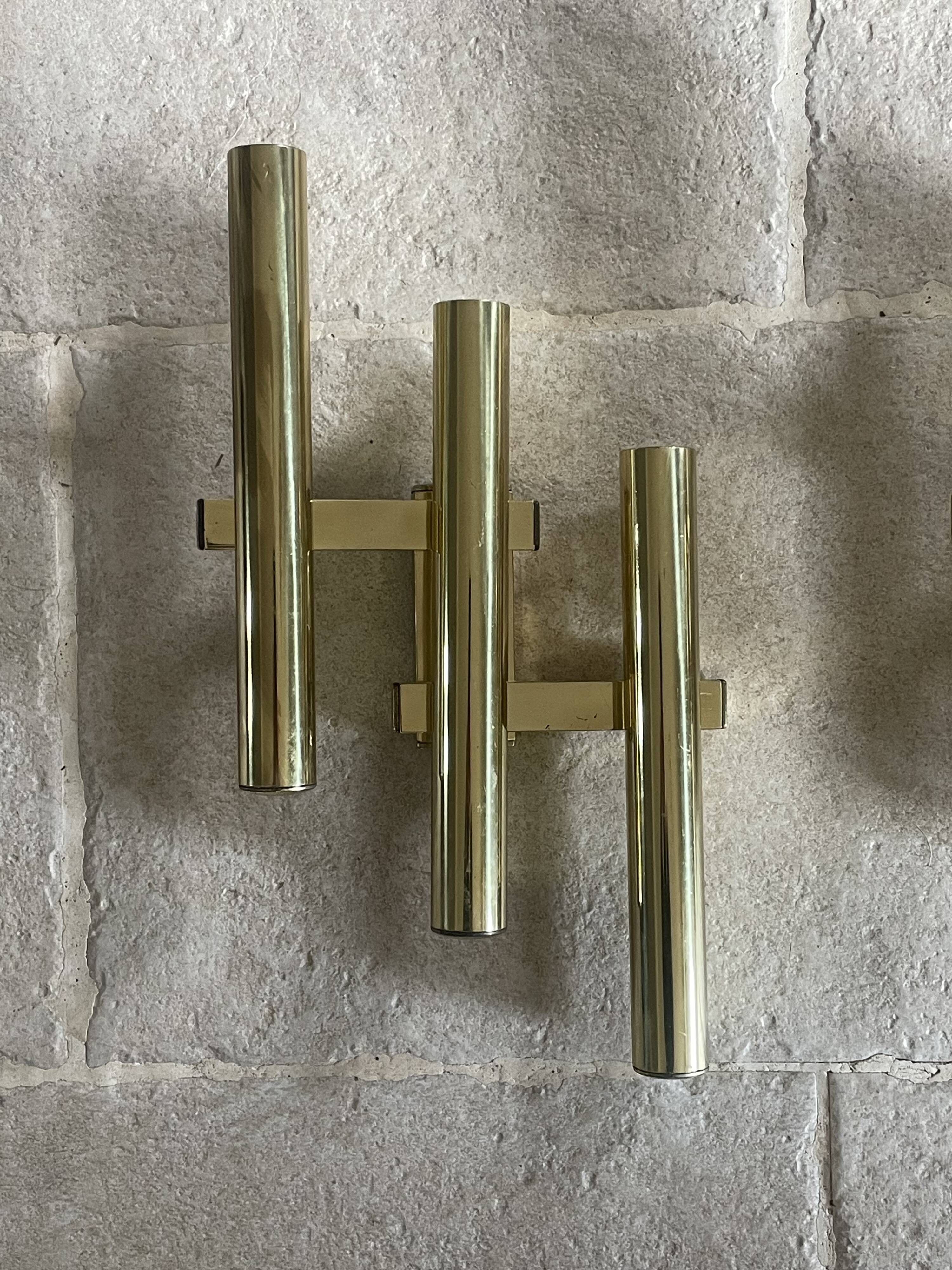 Tubular wall sconces in brass, Italian design from the 1970s, attributed.
