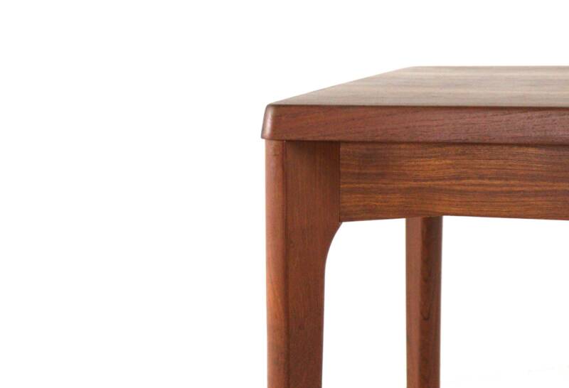 Henning Kjaernulf pour la table à manger carrée extensible Vejle - design danois