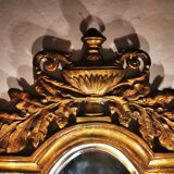 Paire de miroirs en bronze ciselé et doré formant appliques
