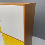 Armoire U-450 en placage de chêne, variante jaune et blanc, Jiří Jiroutek pour Inte