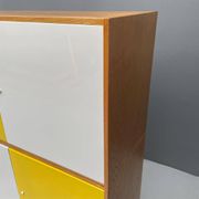 Armoire U-450 en placage de chêne, variante jaune et blanc, Jiří Jiroutek pour Inte