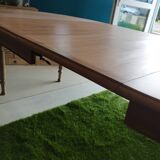 Round table with extensions