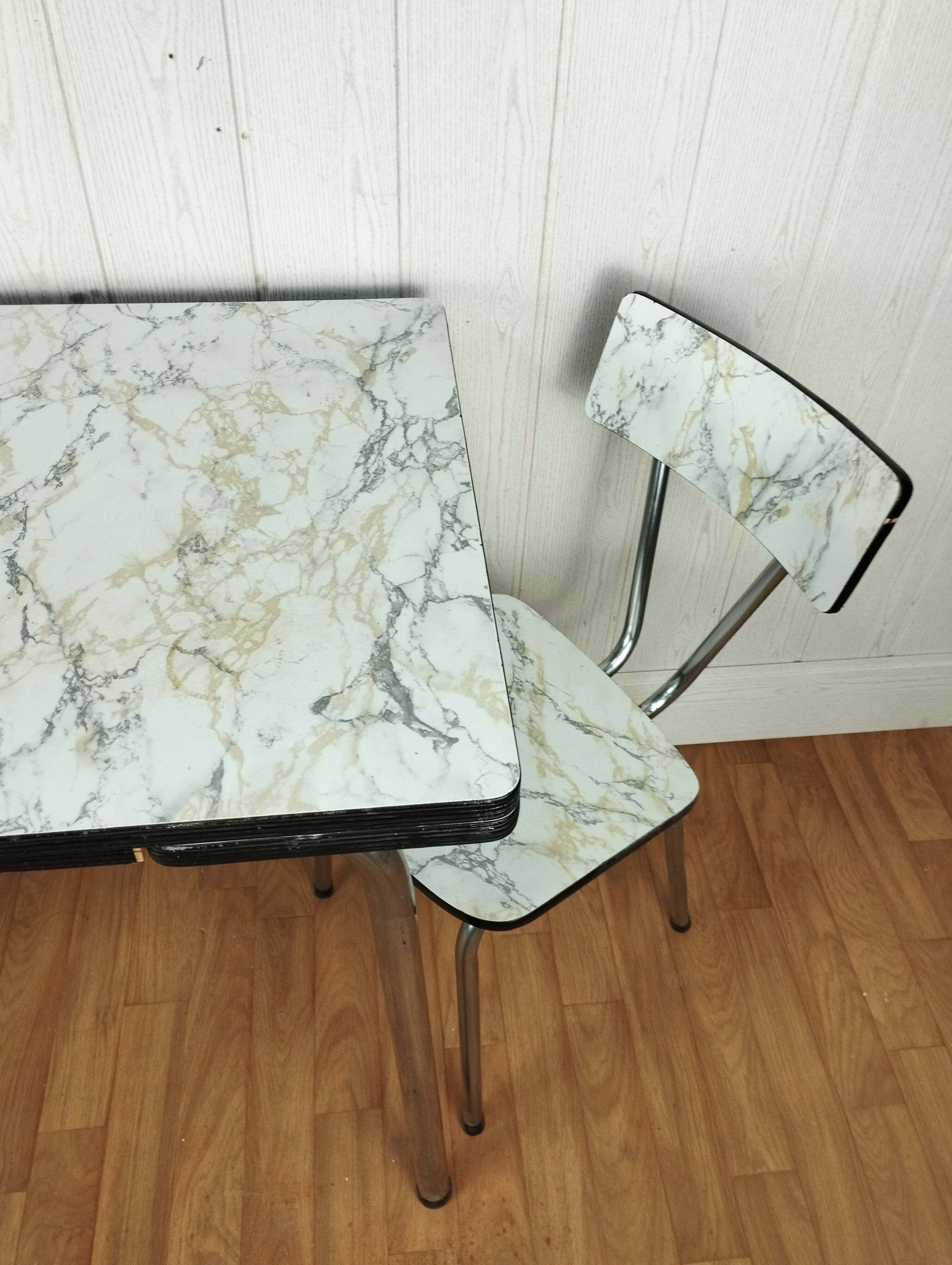 Formica table and its 2 chairs imitation marble